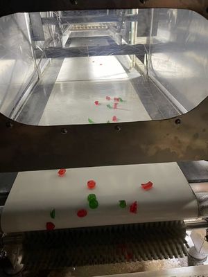 CANDY Année 2022 Petite ligne de production automatique et à billes de sucettes machine à gommer