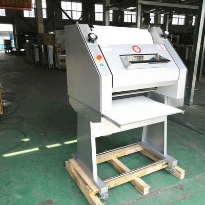 Machine électrique de la boulangerie de pain en ligne de façonner des baguettes françaises avec précision