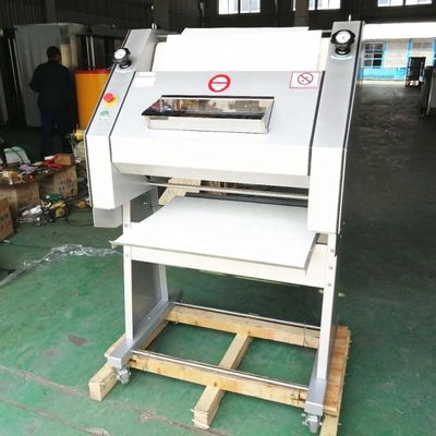 Machine électrique de la boulangerie de pain en ligne de façonner des baguettes françaises avec précision