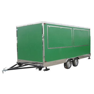 Camion de restauration rapide en plein air avec 4 roues routières et équipement de fabrication de collations