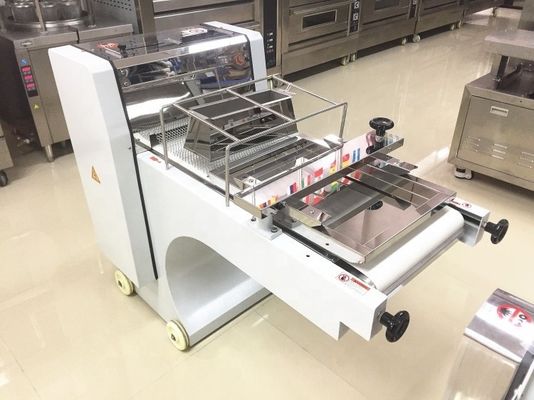 Machine de moulage de pâte pour la ligne de production de pain de boulangerie