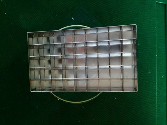 Fabricant de glaçons commerciaux avec une capacité de 60 kg / jour et une conception d'évaporateur de 237x305 mm