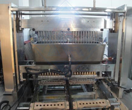 Machine automatique pour la fabrication de bonbons à base de bonbons