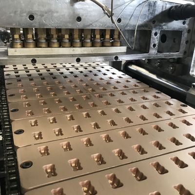 Machine à verser entièrement automatique pour les sucettes et les bonbons en caoutchouc 150 kg/h ligne de production