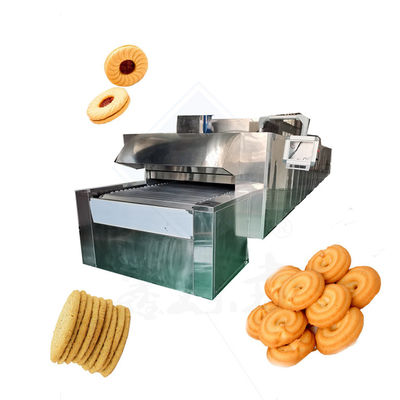 Forneau tunnel de taille moyenne pour cuire des biscuits et des omelettes d'œufs dans un magasin de boissons alimentaires