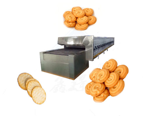 Forneau tunnel de taille moyenne pour cuire des biscuits et des omelettes d'œufs dans un magasin de boissons alimentaires