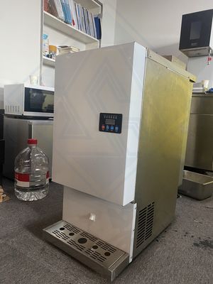 Capacité de stockage de glace de 30 kg Machine de glacière entièrement automatique pour les glaçons commerciaux