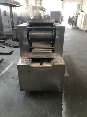 Entreprise de boulangerie industrielle 2 kW machine à biscuits semi-automatique pour les noix matière première