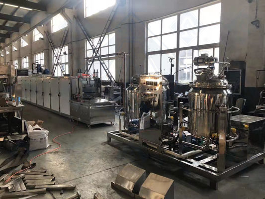 Produire différents types de bonbons avec une machine automatique de fabrication de bonbons à 150 kg/h