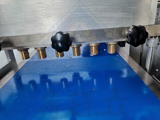 Petite machine automatique de traitement des biscuits et des biscuits 1450x1000x1450 mm pour boulangerie