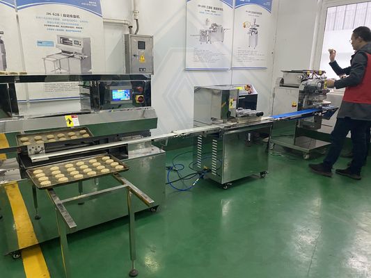Machine automatique de formage et d'incrustation de gâteaux au chocolat à haute productivité 220v/380