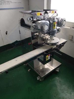 304 machine à incrustation automatique en acier inoxydable pour le remplissage et l'incrustation de petits biscuits