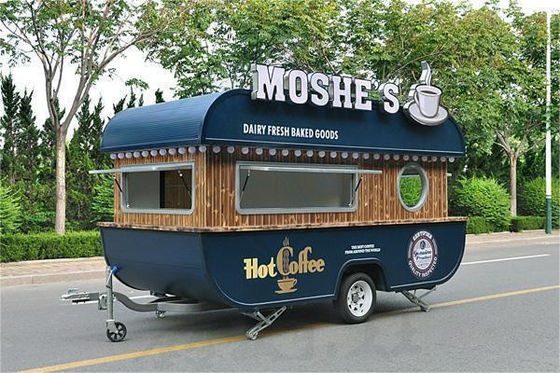C'est le premier camion mobile pour la vente de collations entièrement équipé et prêt à servir.
