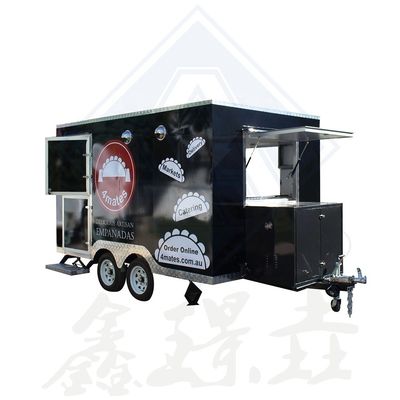 C'est le premier camion mobile pour la vente de collations entièrement équipé et prêt à servir.
