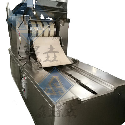 Machine industrielle entièrement automatique pour faire des biscuits au chocolat avec sortie de crème glacée