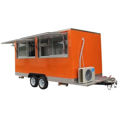 Fabricant de snacks, chariot alimentaire à moteur, 1500 kg, remorqueur avec pommes de terre et boissons.