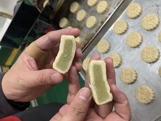 JY-868 1.9KW machine automatique de remplissage / croûtage de biscuits à barres de dattes double couleur