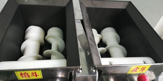 Machine de fabrication d'incrustations à haute productivité à commande PLC pour le remplissage du pain de haricots rouges