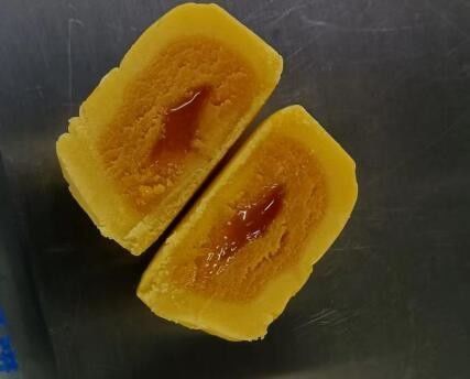 Machine de fabrication d'incrustations à haute productivité à commande PLC pour le remplissage du pain de haricots rouges