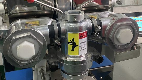 1.2x0.8x1.0 m Machine automatique pour incruster et former des boules de riz