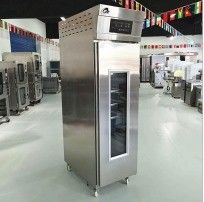 Une puissante machine électrique pour la fermentation de la pâte pour faire du pain rapidement et facilement