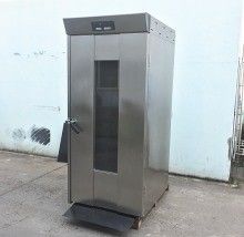 Une puissante machine électrique pour la fermentation de la pâte pour faire du pain rapidement et facilement