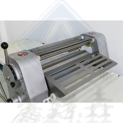 240 kg de sortie équipement industriel de boulangerie de pain Table Top pâte à papier pour baguette