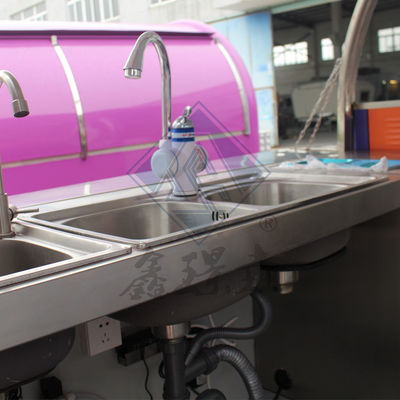 Camion alimentaire mobile à un ou deux essieux avec un toit et un équipement de cuisson personnalisé