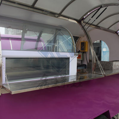 Camion alimentaire mobile à un ou deux essieux avec un toit et un équipement de cuisson personnalisé