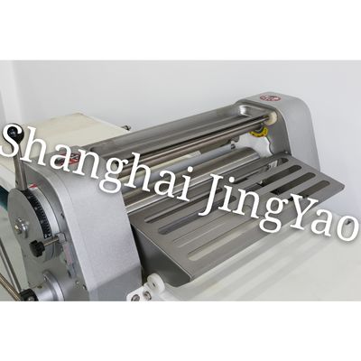 Plaque de laminage de pâte professionnelle pour la cuisson des pâtisseries croquantes 2430*880*1230MM Taille
