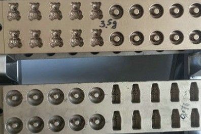 Machine de fabrication de bonbons pour ours tendre de grande capacité Produit final 20-35 fois/min 30-60 kg/h