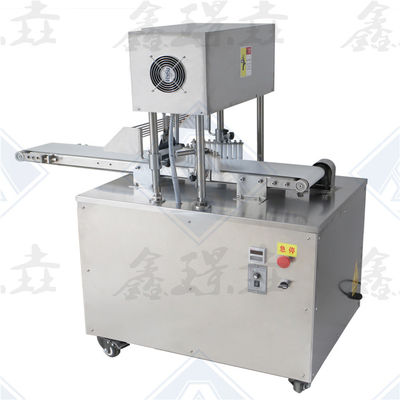 Machine à incrustation à trois noyaux et à formage de crêpes de grande capacité pour la production de boulettes