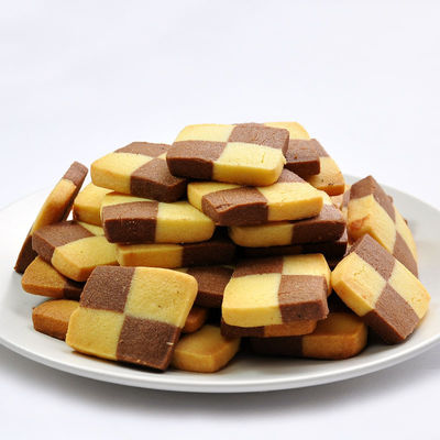 Ligne de production de biscuits à incrustation et à formage à haute productivité avec coupe à la pince