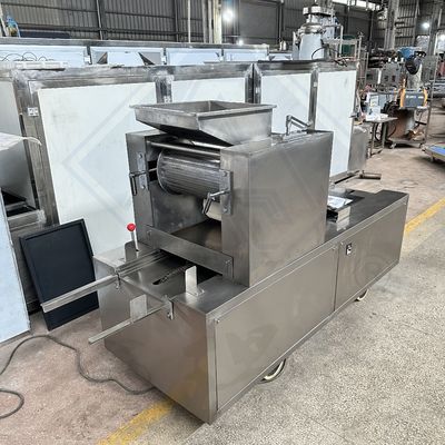Machine de fabrication automatique industrielle de gâteaux à la noix à guichet unique pour les biscuits et biscuits
