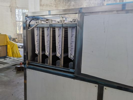Grande machine de glaçage à glaçons commerciaux à refroidissement par eau de 5 tonnes avec une demande de tension de 220 V