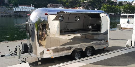 Route roue Hotdog Cart Food Truck Mobile Trailer avec un restaurant entièrement équipé