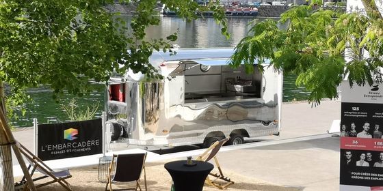 2300*1750*2100 mm remorque de panier de nourriture machines à collations 350 kg remorque mobile de distribution de nourriture