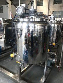 200 à 300 kg/h de capacité Machine de fabrication de bonbons à la gelée dure avec déposant de bonbons mous