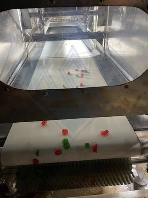 Machine automatique de fabrication de bonbons pour la production d'aliments et de bonbons de différents types